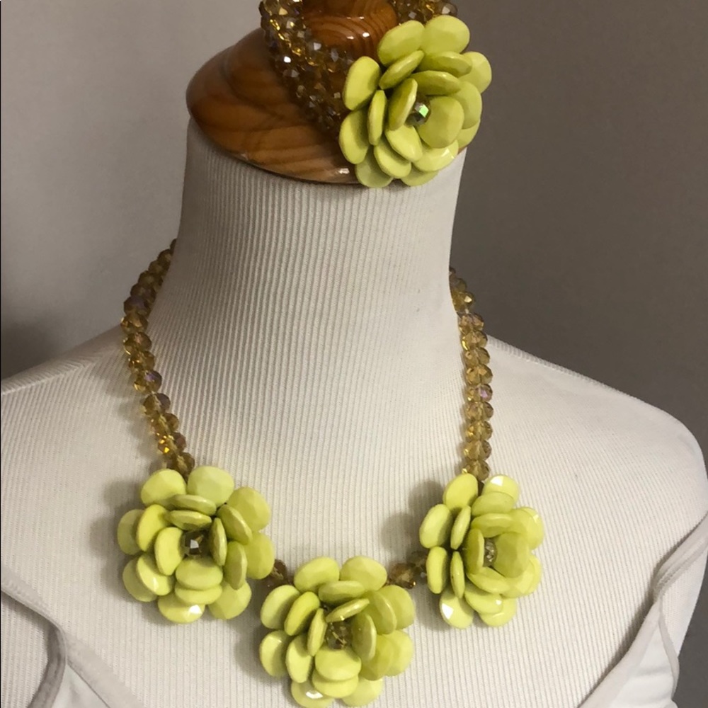 Necklace and bracelet set
